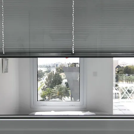 The White Pearl - Front Centre With Sea View. לימסול