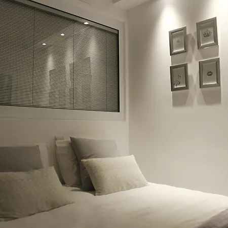 The White Pearl - Front Centre With Sea View. Apartament