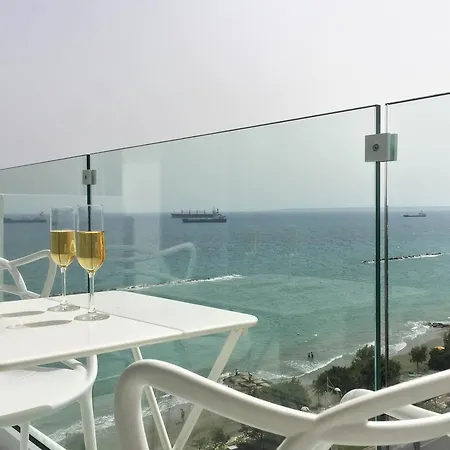 The White Pearl - Front Centre With Sea View. דירה *