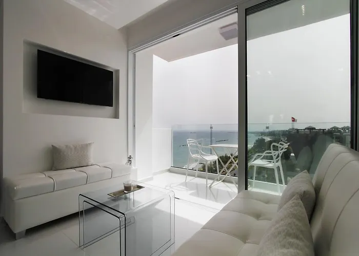 Appartement The White Pearl - Front Centre With Sea View.