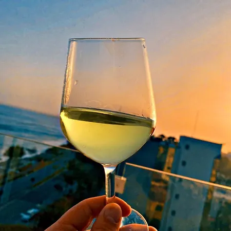 The White Pearl - Front Centre With Sea View. Apartmán *